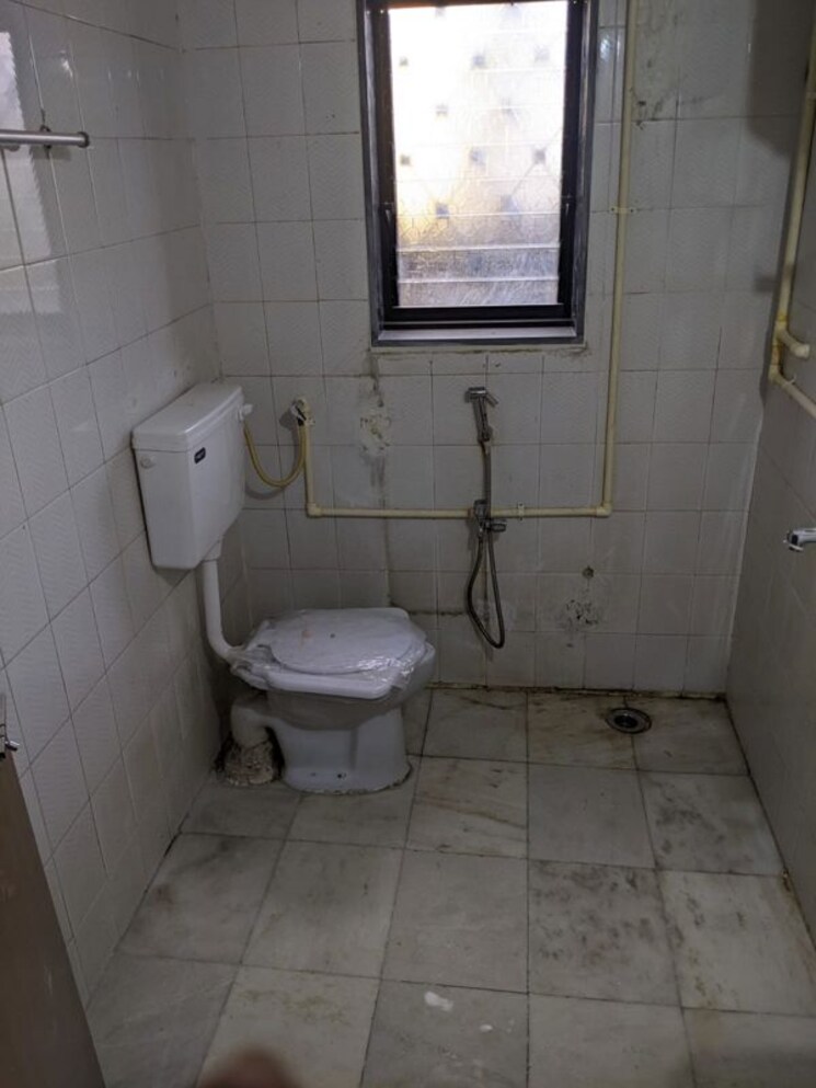 Bathroom, bandra west 2 Bedroom 700 Sq.Ft. Apartment In Bandra West Mumbai 9908702