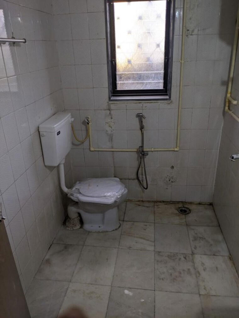 Bathroom, bandra west 2 Bedroom 700 Sq.Ft. Apartment In Bandra West Mumbai 9908702