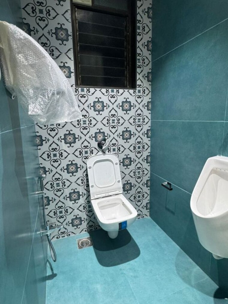 Bathroom, the-crescent-business-park Commercial Office Space 1300 Sq.Ft. In Sakinaka Mumbai 9908744