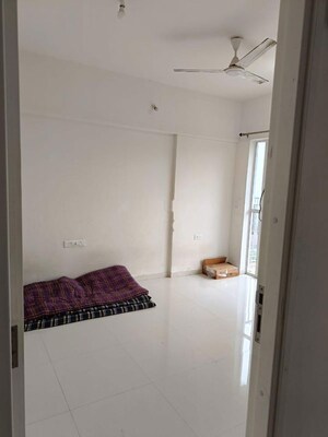 Room in 3 BHK Apartment at Godrej Hillside, Mahalunge – for Rent