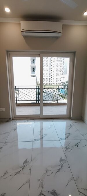 Room in 2.5 BHK Builder Floor at Central Park Flower Valley, Sohna Sector 33 – for Rent