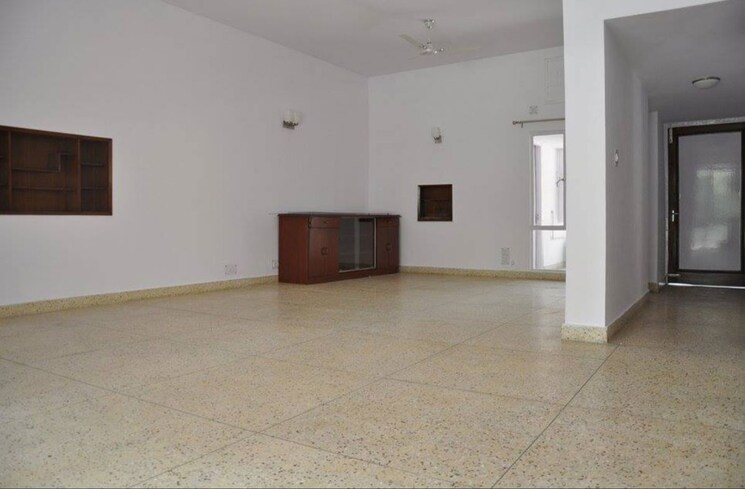 Room, nizamuddin east 2 Bedroom 1600 Sq.Ft. Builder Floor In Nizamuddin East Delhi 9908895