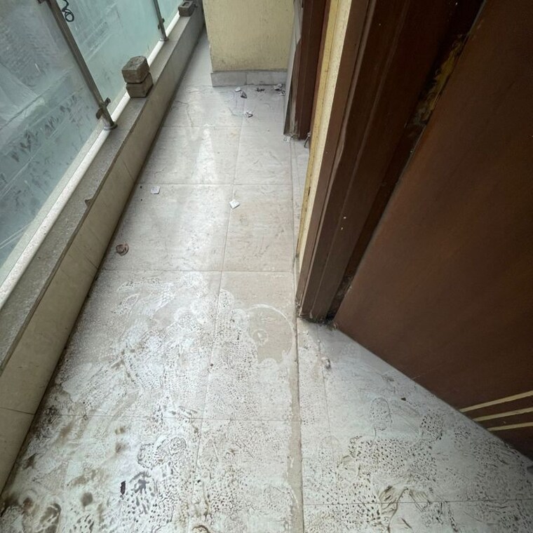 Balcony, chattarpur 3 Bedroom 200 Sq.Yd. Builder Floor In Chattarpur Delhi 9904840