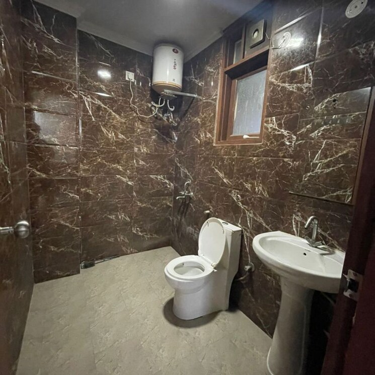 Bathroom, chattarpur 3 Bedroom 200 Sq.Yd. Builder Floor In Chattarpur Delhi 9904840
