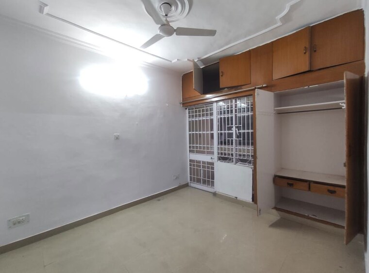 Room, chattarpur 3 Bedroom 750 Sq.Ft. Builder Floor In Chattarpur Delhi 9766854