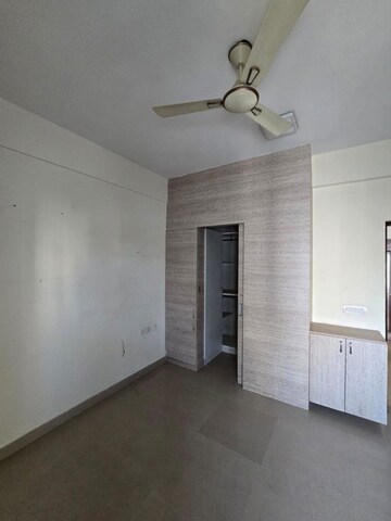 Room in 3 BHK Apartment at Mahagun Moderne, Sector 78 – for Rent