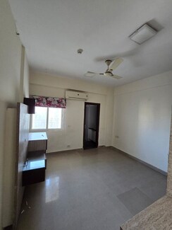 3 BHK + Pooja Room Apartment For Rent in Mahagun Moderne