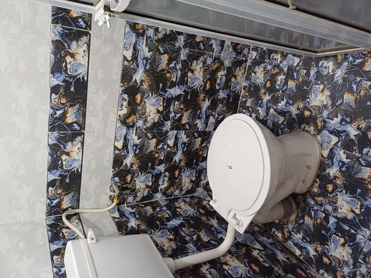 Bathroom, kopar khairane Pg For Boys & Girls In Kopar Khairane 9908995