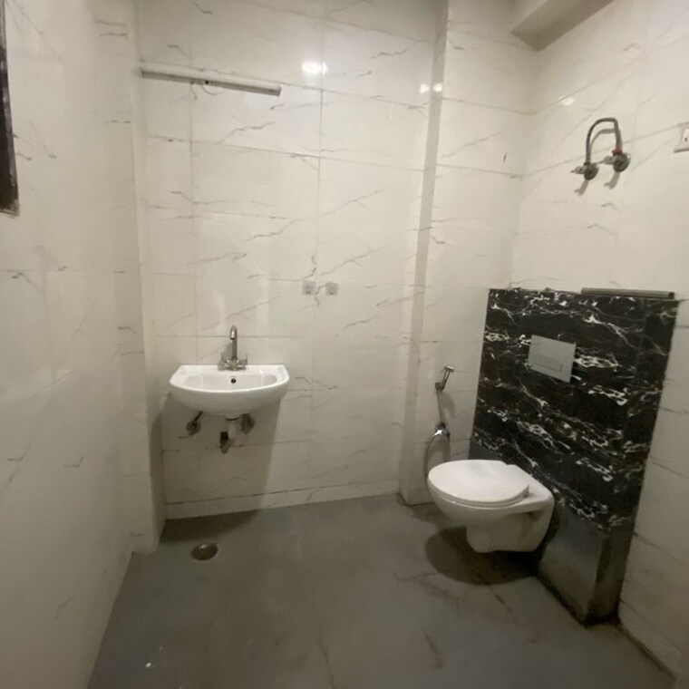 Bathroom, chattarpur 2 Bedroom 1000 Sq.Ft. Builder Floor In Chattarpur Delhi 9909134