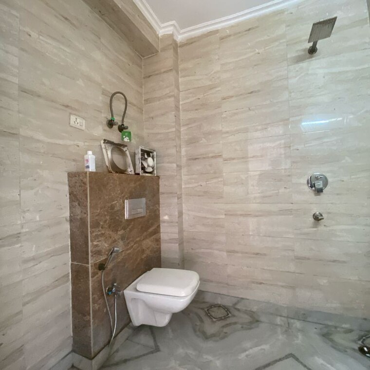 Bathroom, chattarpur 2 Bedroom 1000 Sq.Ft. Builder Floor In Chattarpur Delhi 9909134