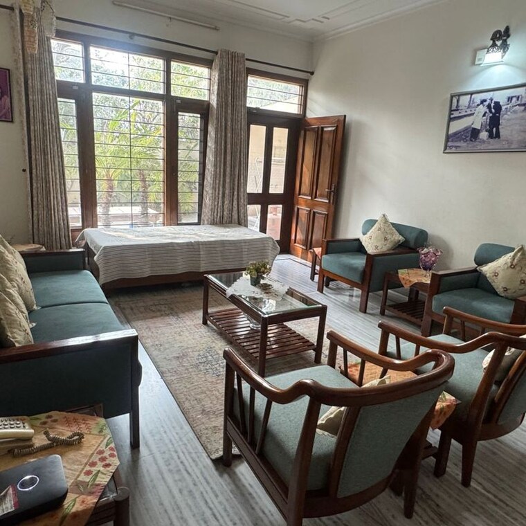 Living Room, sector 21 5 Bedroom 4500 Sq.Ft. Independent House In Sector 21 Panchkula 9909282
