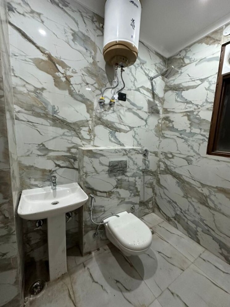 Bathroom, saket 3 Bedroom 1450 Sq.Ft. Builder Floor In Saket Delhi 9909291