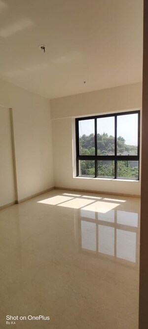 Room in 2 BHK Apartment at Shapoorji Pallonji Vicinia, Powai – for Rent