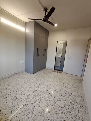 Room in 2 BHK Apartment at Rameshwar CHS Santacruz, Santacruz West – for Rent