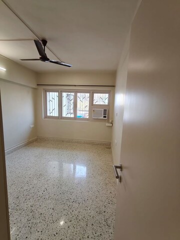 Room in 2 BHK Apartment at Rameshwar CHS Santacruz, Santacruz West – for Rent