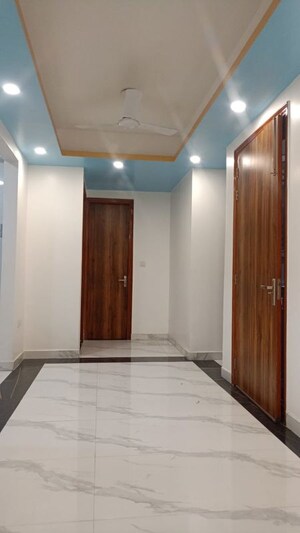 Room in 3 BHK Builder Floor at Vasant Kunj – for Rent