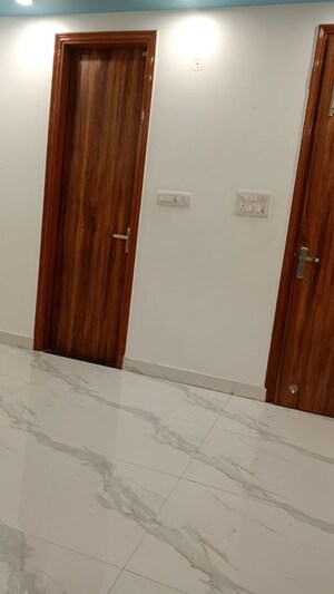 Room in 3 BHK Builder Floor at Vasant Kunj – for Rent