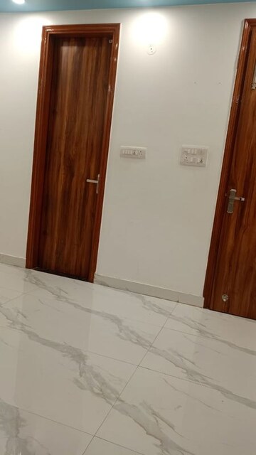 Room in 3 BHK Builder Floor at Vasant Kunj – for Rent