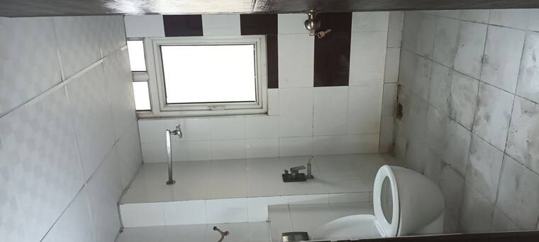 Bathroom, sethi-max-city 3 Bedroom 1985 Sq.Ft. Apartment In Vaishali Sector 9 Ghaziabad 9465525