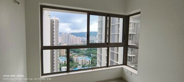 Room in 2 BHK Apartment at Kalpataru Paramount, Kapur Bawdi – for Sale