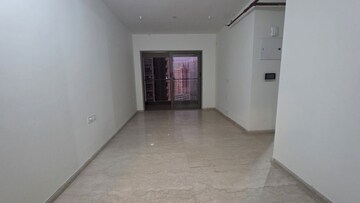 Room in 2 BHK Apartment at Kalpataru Paramount, Kapur Bawdi – for Sale