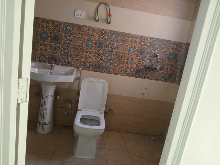 Bathroom, migsun-vilaasa 3.5 Bedroom 1375 Sq.Ft. Apartment In Eta Ii Greater Noida Greater Noida 9909414