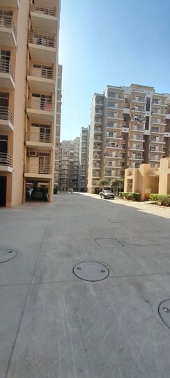 2 BHK Apartment For Sale in Breez Global Heights