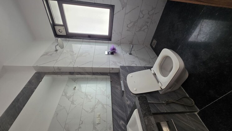Bathroom, kalpataru-the-sunrise 1.5 Bedroom 545 Sq.Ft. Apartment In Kolshet Road Thane 9909429