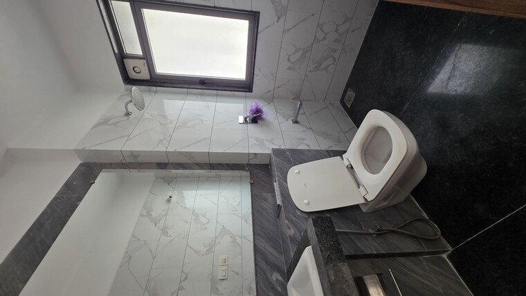 Bathroom, kalpataru-the-sunrise 1.5 Bedroom 545 Sq.Ft. Apartment In Kolshet Road Thane 9909429
