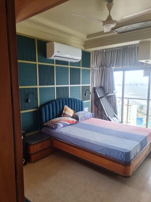 Bedroom in 3.5 BHK Apartment at Montana CHS, Andheri West – for Rent