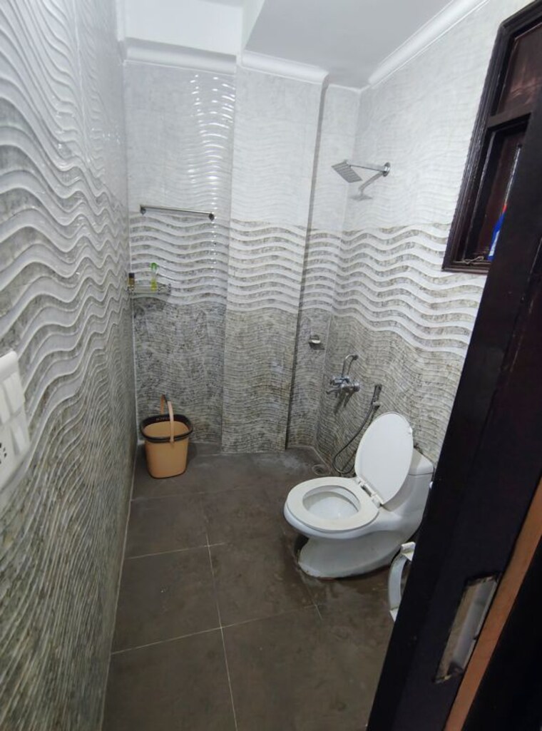 Bathroom, saket 3 Bedroom 1400 Sq.Ft. Builder Floor In Saket Delhi 9909449