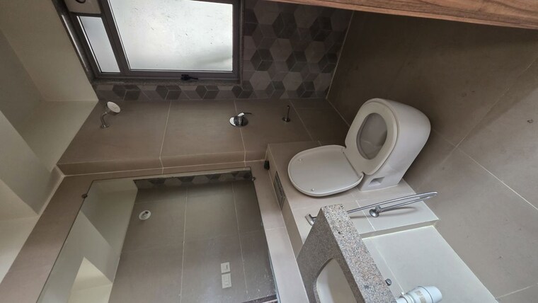 Bathroom, kalpataru-the-sunrise 1.5 Bedroom 545 Sq.Ft. Apartment In Kolshet Road Thane 9909450