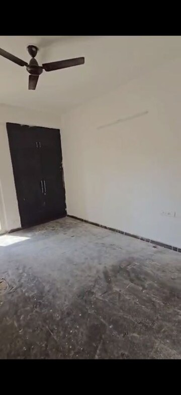 Room in 2 BHK Apartment at Ajnara Le Garden, Sector 16b Greater Noida – for Sale