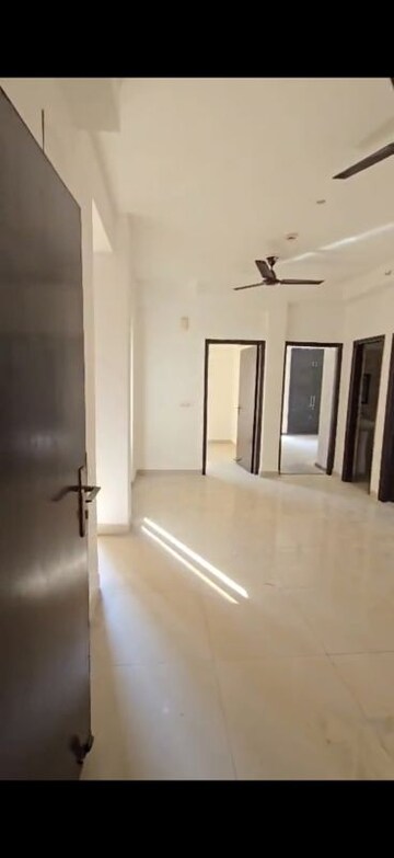 Room in 2 BHK Apartment at Ajnara Le Garden, Sector 16b Greater Noida – for Sale