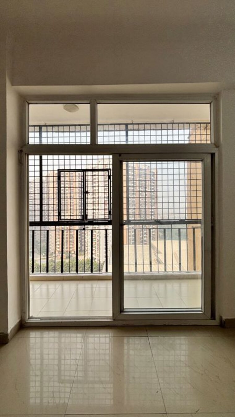 Room, ska-metro-ville 3.5 Bedroom 1670 Sq.Ft. Apartment In Eta Ii Greater Noida Greater Noida 9909430