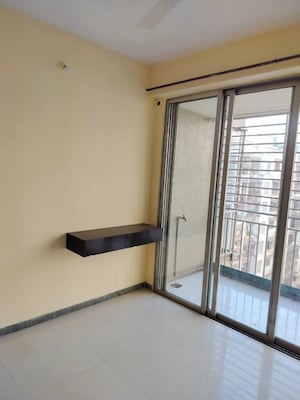 Room in 2 BHK Apartment at Satellite Tower, Goregaon East – for Rent