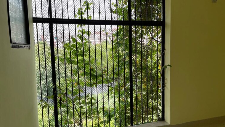 Garden, arun-vihar-sector-37 4 Bedroom 150 Sq.Mt. Villa In Sector 37 Noida 9909493