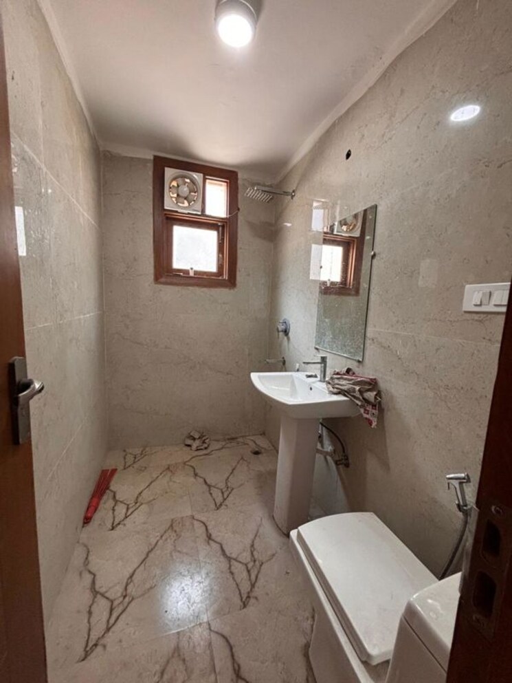 Bathroom, saket 3 Bedroom 1520 Sq.Ft. Apartment In Saket Delhi 9909392