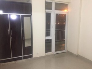 Room in 3.5 BHK Apartment at KLJ Greens, Sector 77 – for Rent