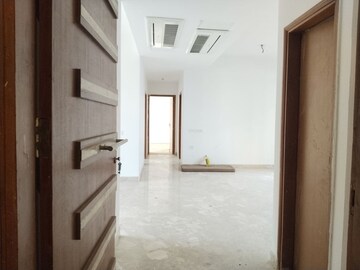 Building Lobby in 3 BHK Apartment at SS The Leaf, Sector 85 – for Rent