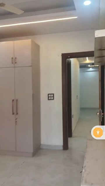 Room in 1.5 BHK Apartment at Shalimar Garden – for Sale