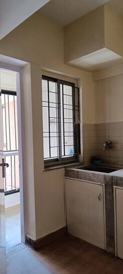 1 BHK + Servant Room Apartment For Sale in Tain Square