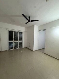 1.5 BHK + Servant Room Apartment For Rent in Goel Ganga Sparsh