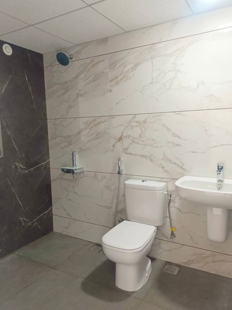 Bathroom, kumar-palmsprings 3 Bedroom 1600 Sq.Ft. Apartment In Undri Pune 9088329