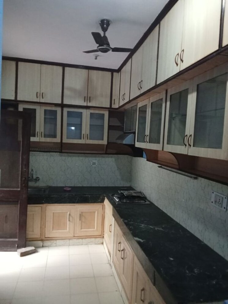 Kitchen, palam vihar 3 Bedroom 270 Sq.Yd. Independent House In Palam Vihar Gurgaon 9909695