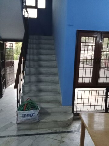 Room in 3 BHK Independent House at Palam Vihar – for Rent