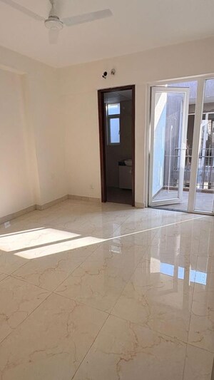 Room in 3.5 BHK Apartment at Smart World Gems, Sector 89 – for Rent