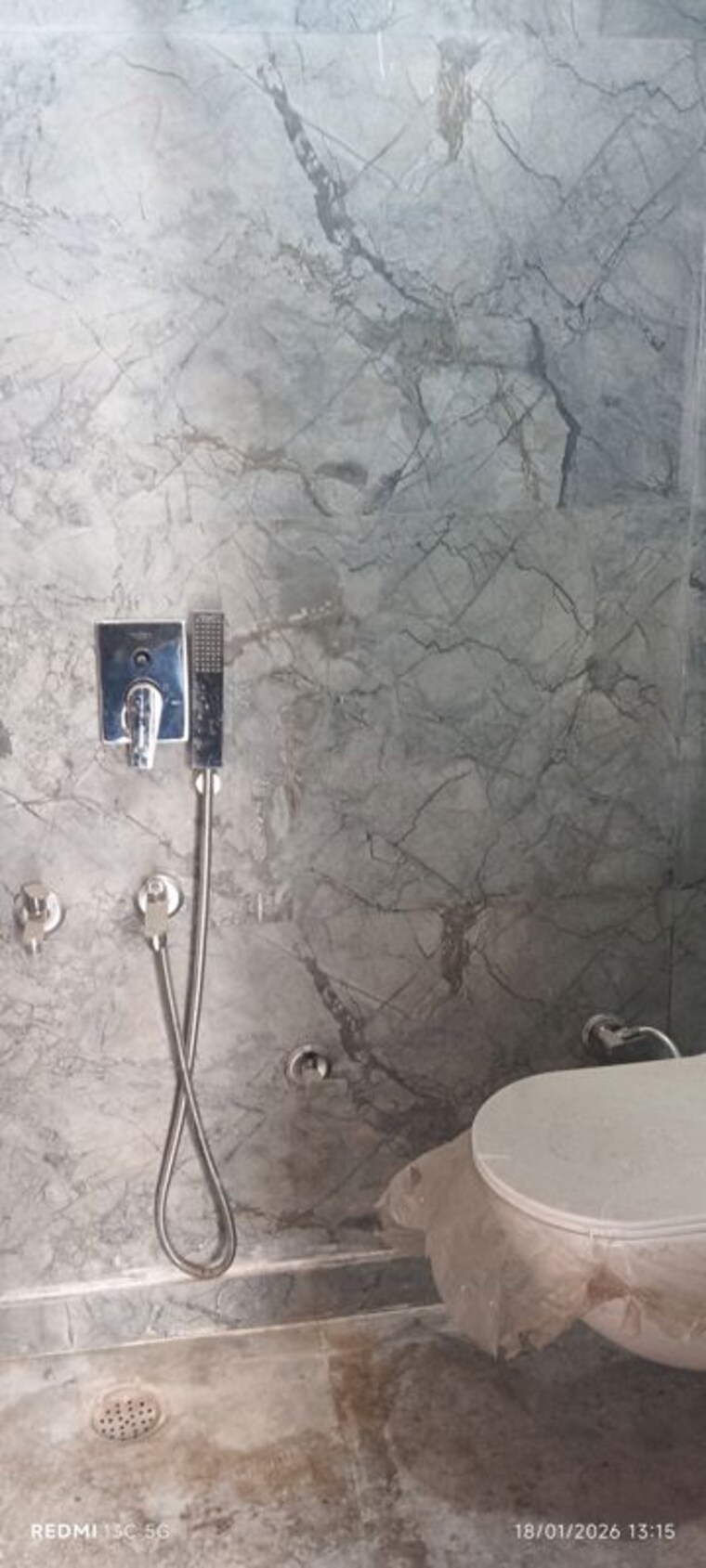 Bathroom, shalimar garden 1.5 Bedroom 550 Sq.Ft. Apartment In Shalimar Garden Ghaziabad 9909696