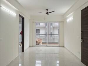 Room in 3.5 BHK Apartment at Smart World Gems, Sector 89 – for Rent