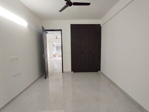 Room in 3.5 BHK Apartment at Smart World Gems, Sector 89 – for Rent